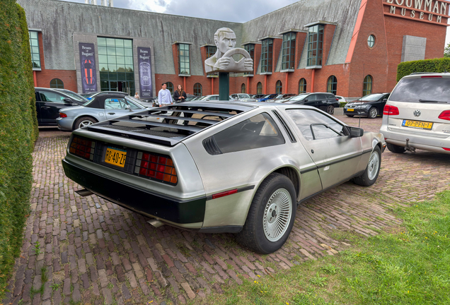 DeLorean DMC-12