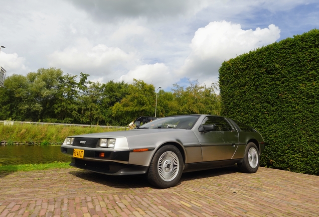 DeLorean DMC-12