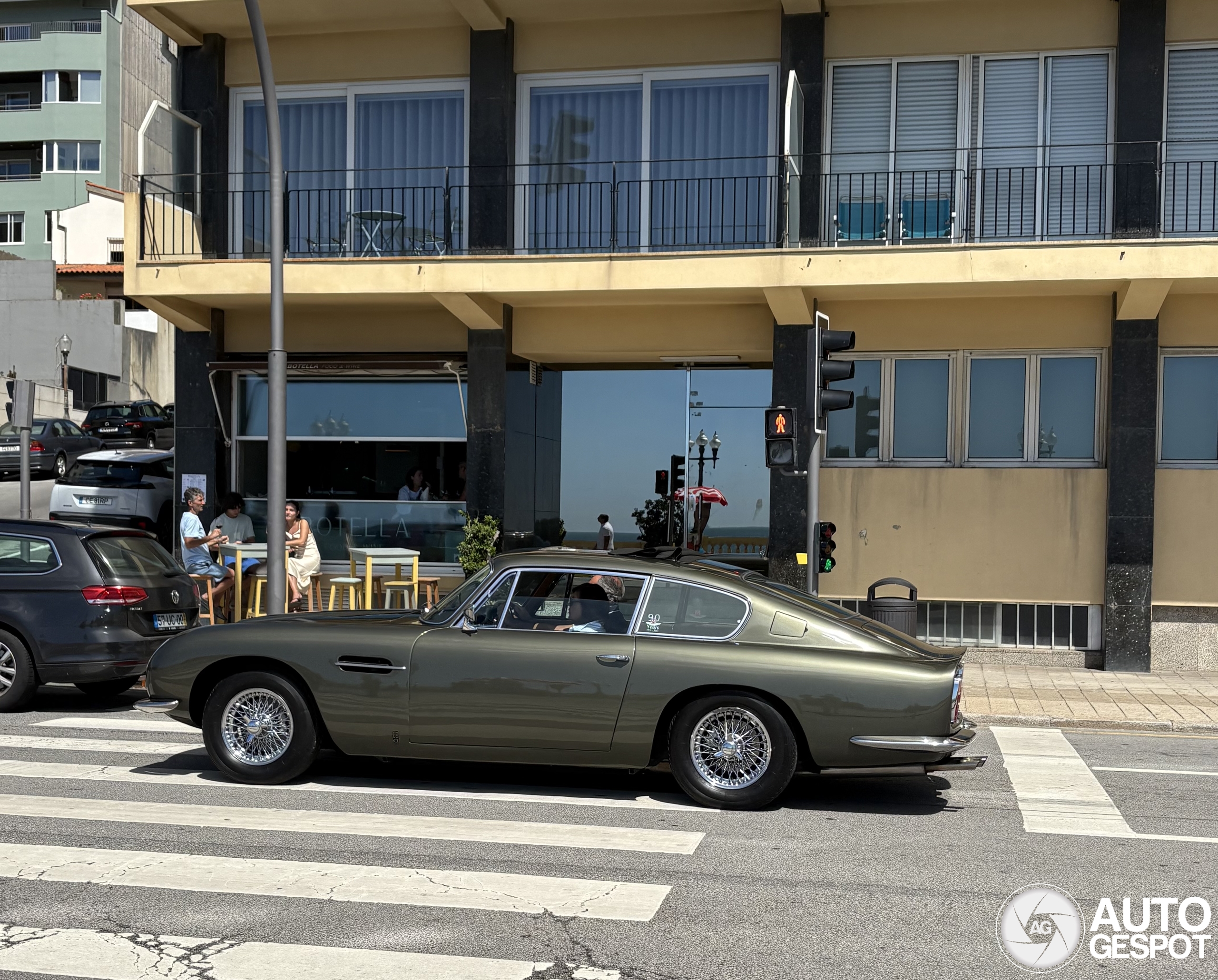 Aston Martin DB6 MKI