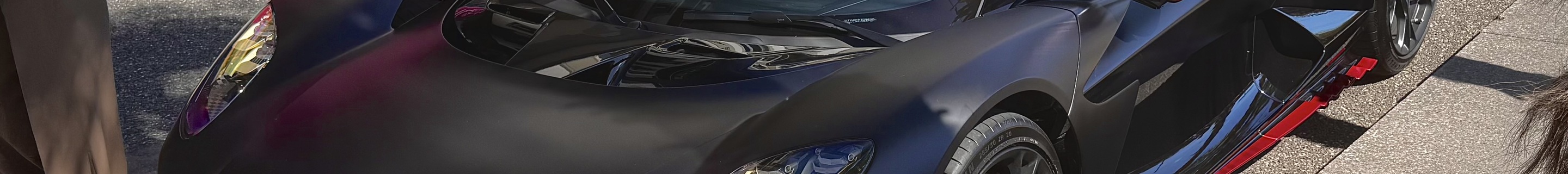 Aston Martin Valhalla
