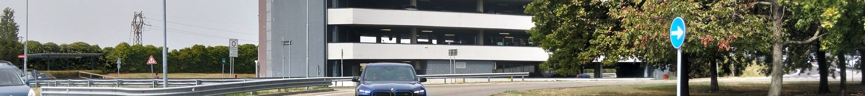 BMW XM G09