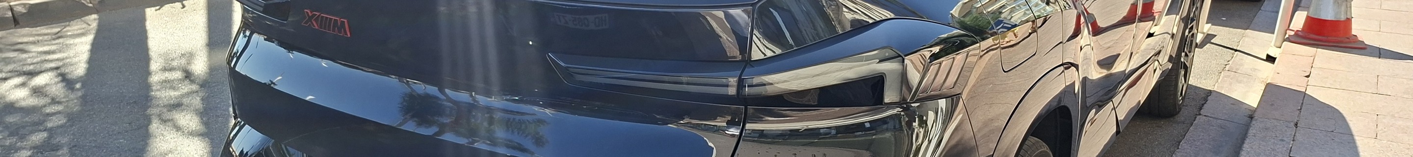 BMW XM G09 Label Red