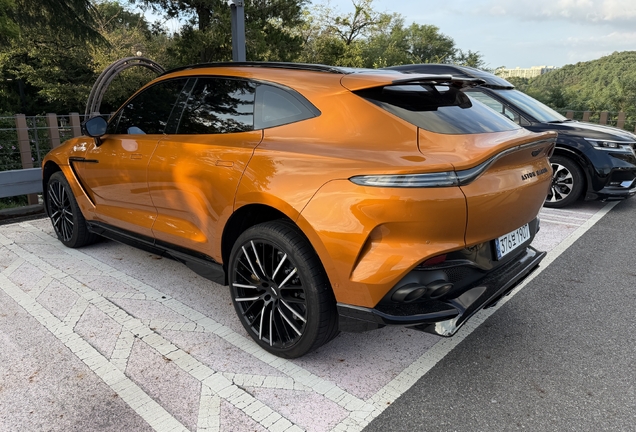 Aston Martin DBX707