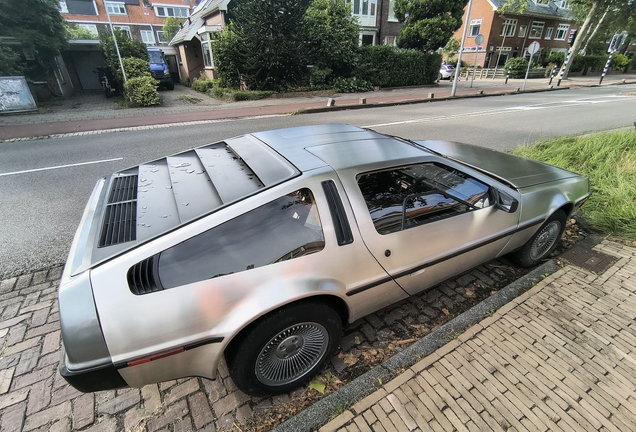 DeLorean DMC-12