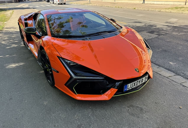 Lamborghini Revuelto