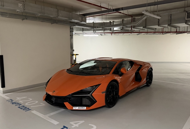 Lamborghini Revuelto