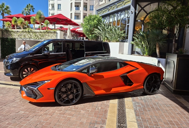 Lamborghini Revuelto