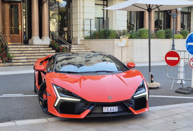 Lamborghini Revuelto