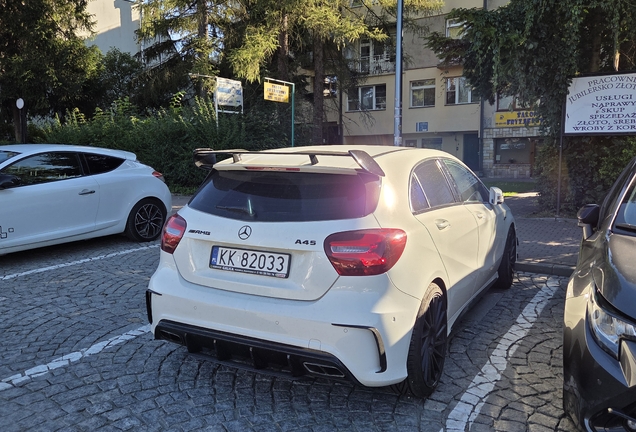 Mercedes-AMG A 45 W176 2015
