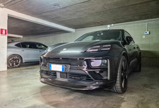 Porsche Macan EV Turbo
