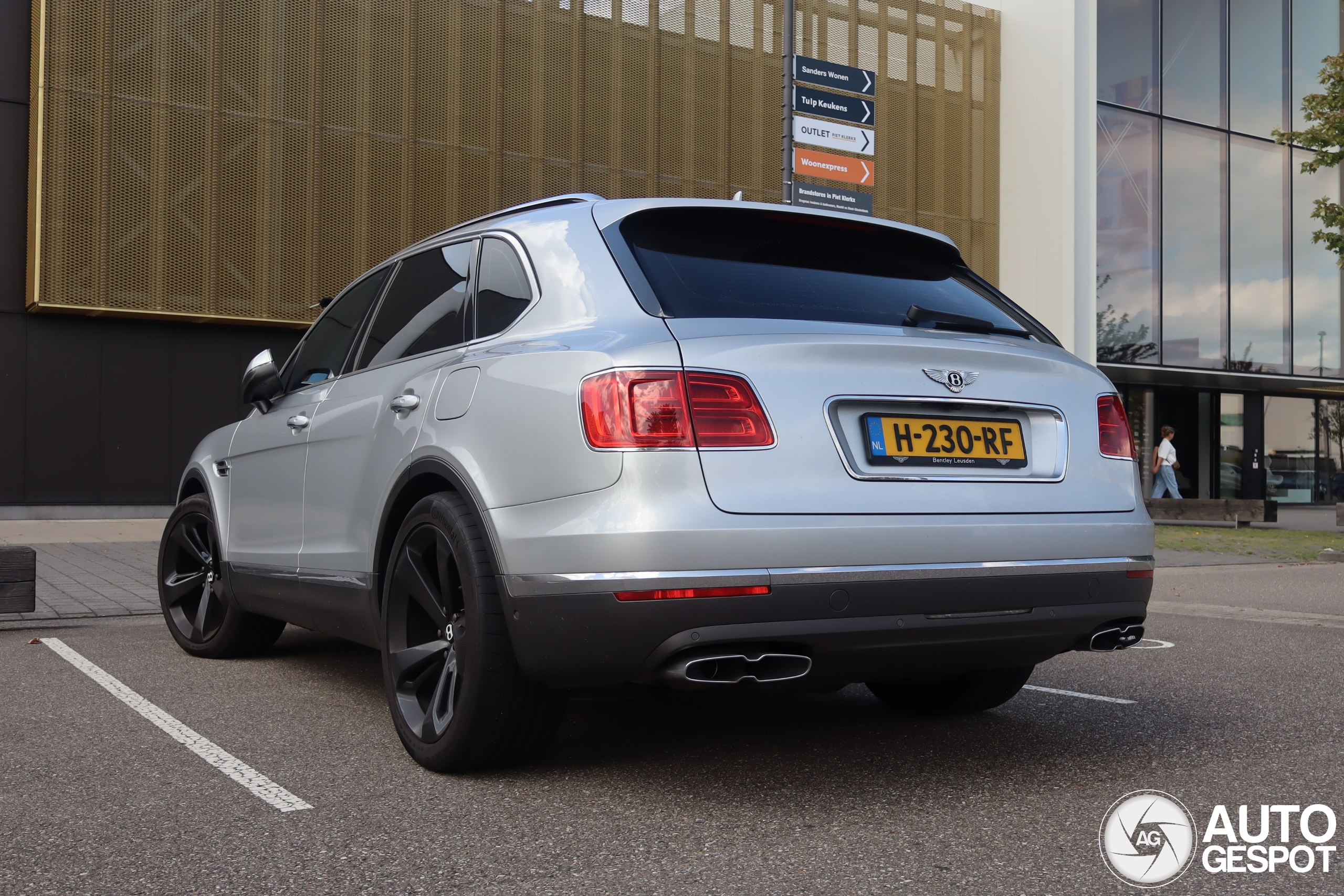 Bentley Rapper Bentley Bentayga Hybrid - 31 August 2026 - Autogespot