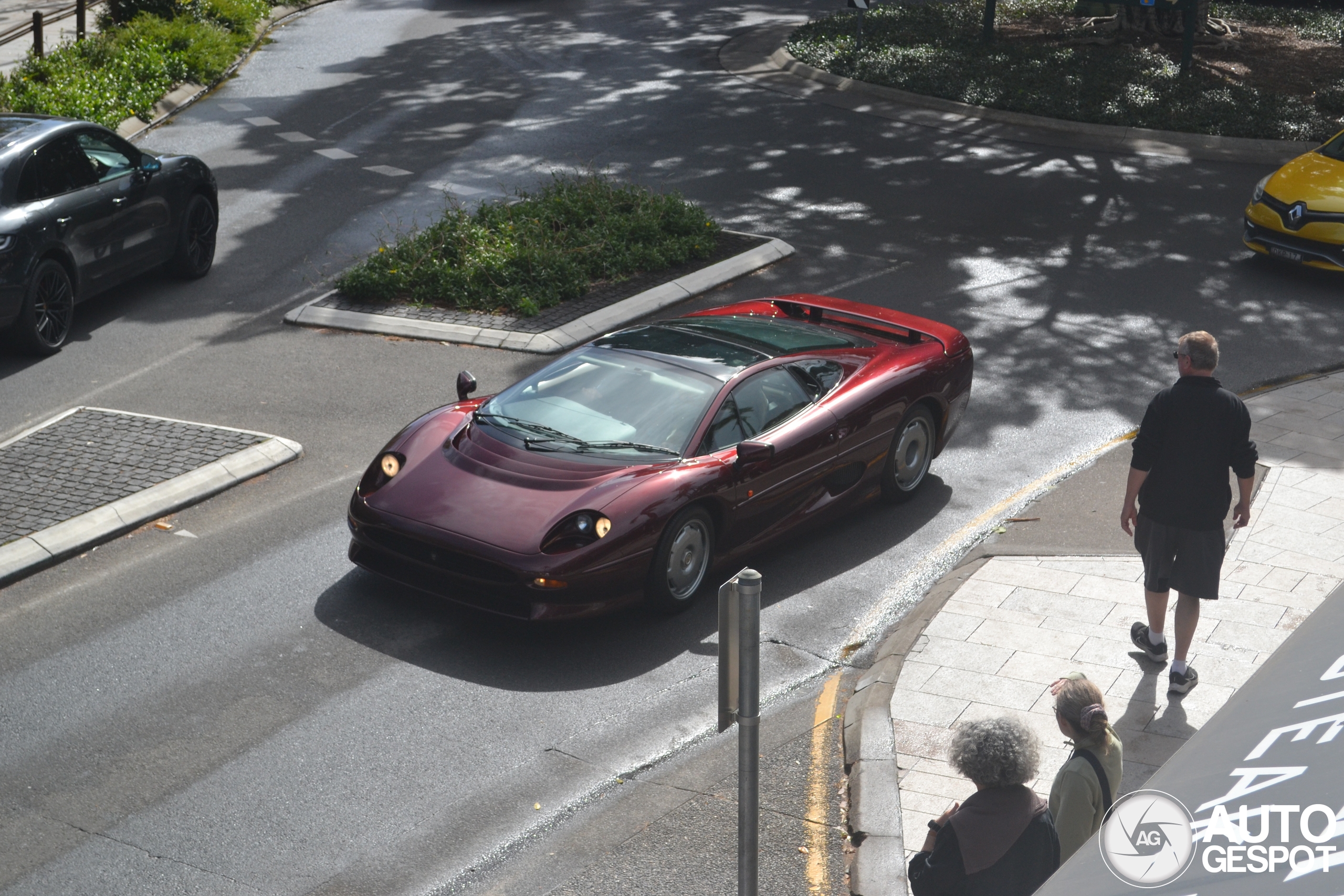 Jaguar XJ220