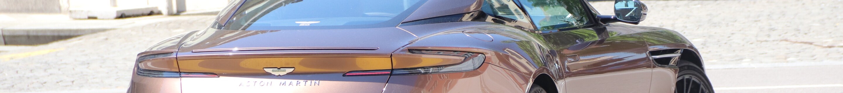 Aston Martin DB12