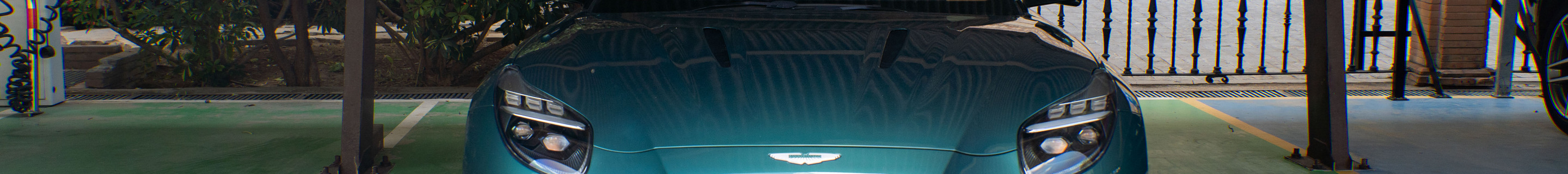 Aston Martin DB12