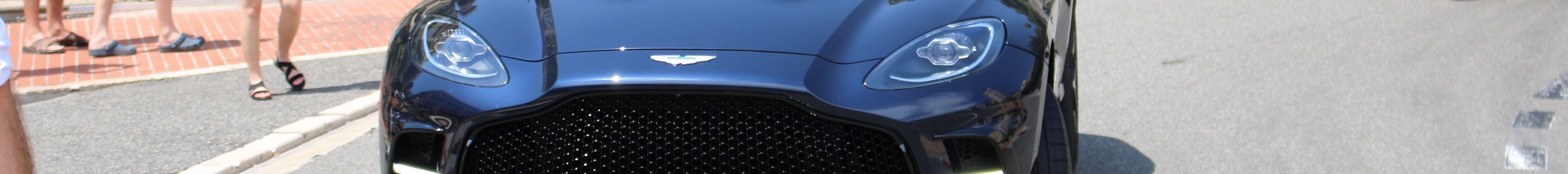 Aston Martin DBX S