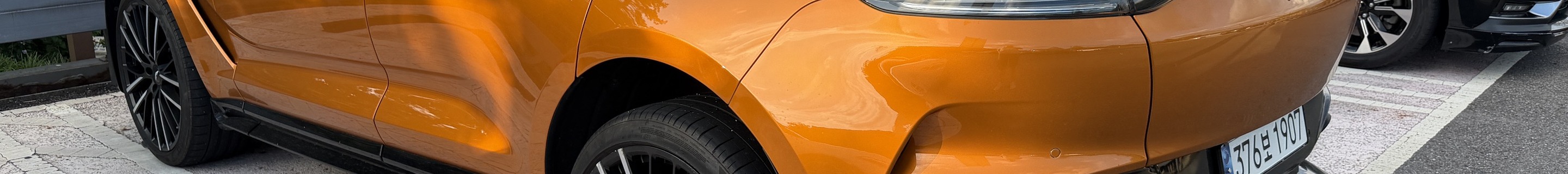 Aston Martin DBX707
