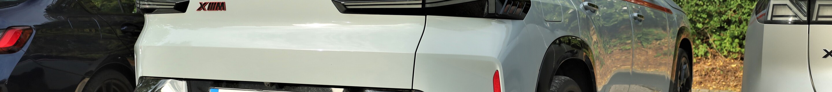 BMW XM G09 Label Red
