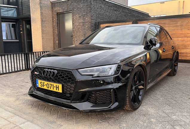 Audi RS4 Avant B9