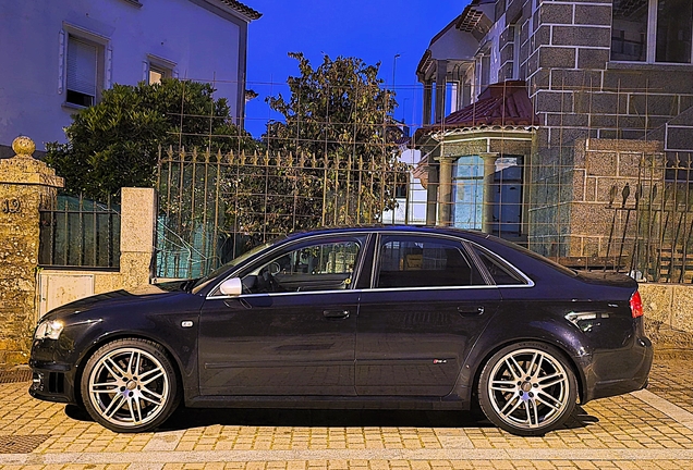 Audi RS4 Sedan
