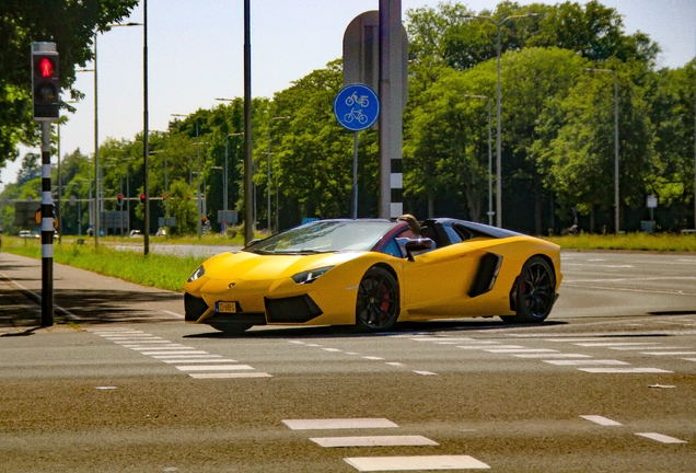 Lamborghini Aventador LP700-4 Roadster Pirelli Edition