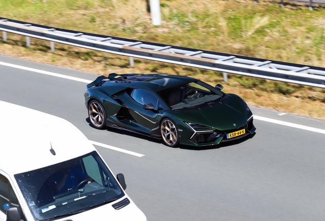 Lamborghini Revuelto