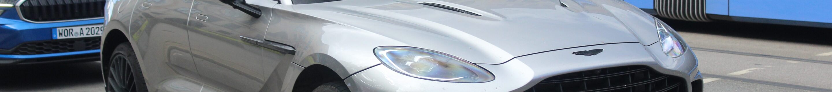 Aston Martin DBX707