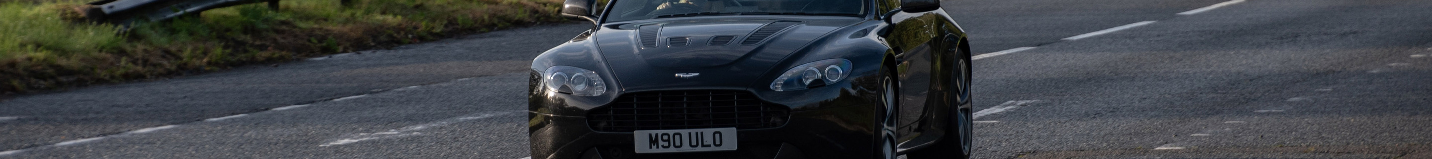 Aston Martin V12 Vantage