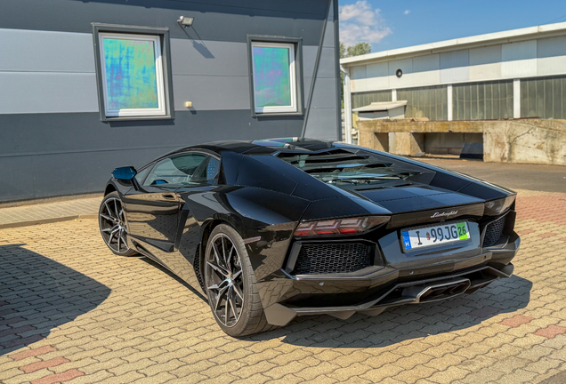 Lamborghini Aventador LP700-4