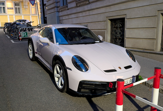 Porsche 992 Dakar