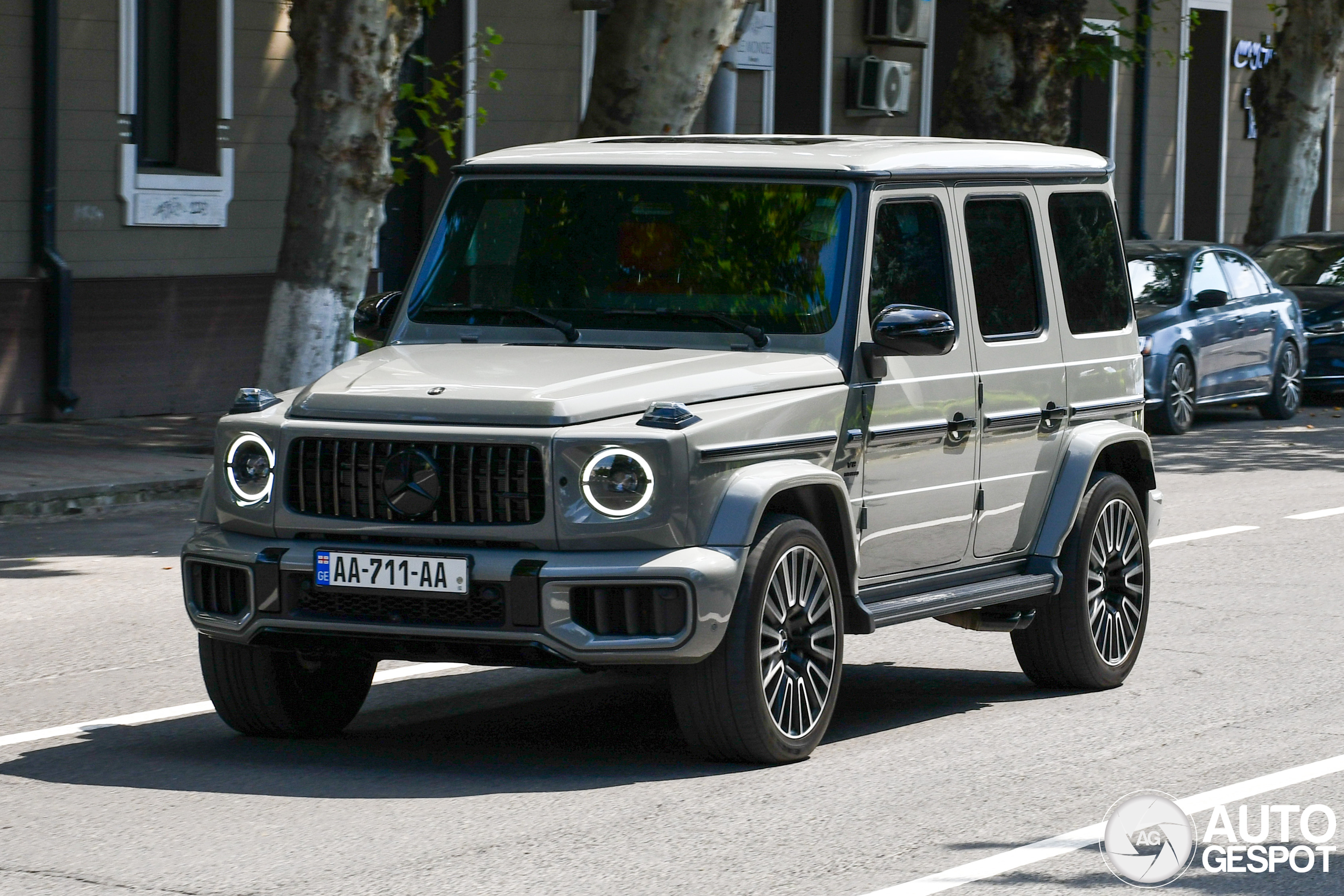 Mercedes-AMG G63 in de stad van Stalin
