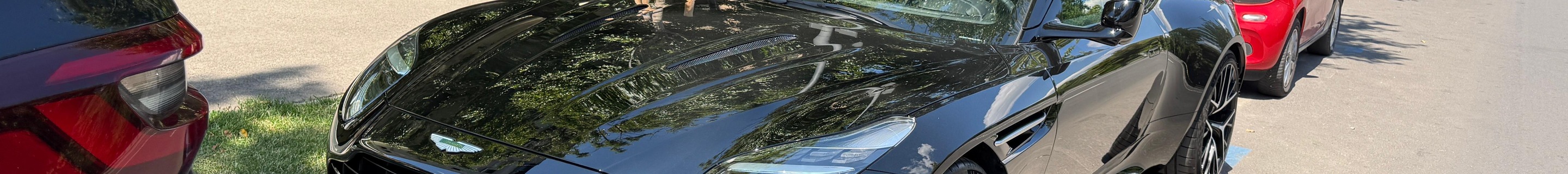Aston Martin DB12