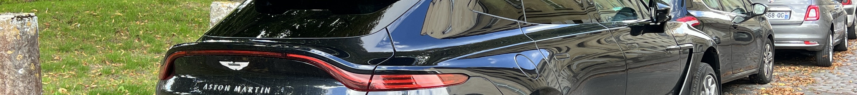 Aston Martin DBX707