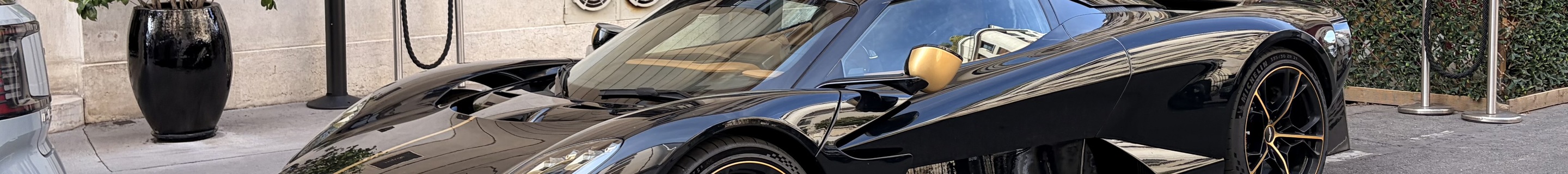Aston Martin Valhalla