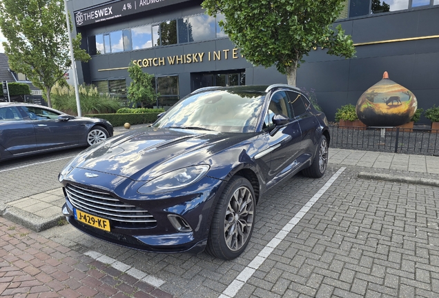 Aston Martin DBX