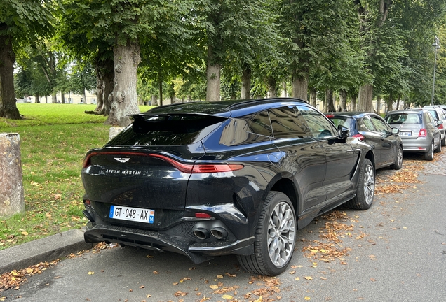 Aston Martin DBX707