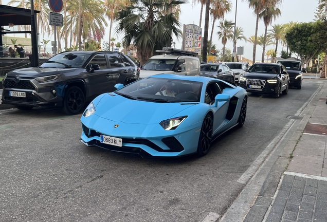 Lamborghini Aventador S LP740-4