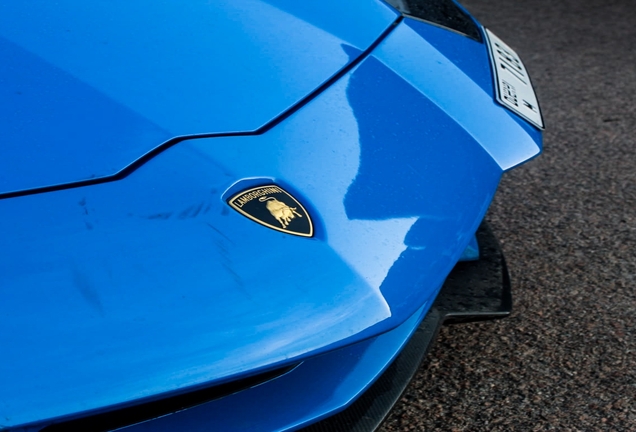 Lamborghini Aventador S LP740-4
