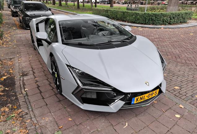 Lamborghini Revuelto