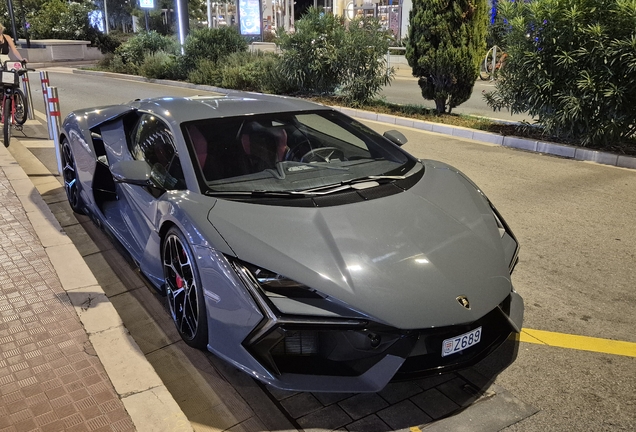 Lamborghini Revuelto
