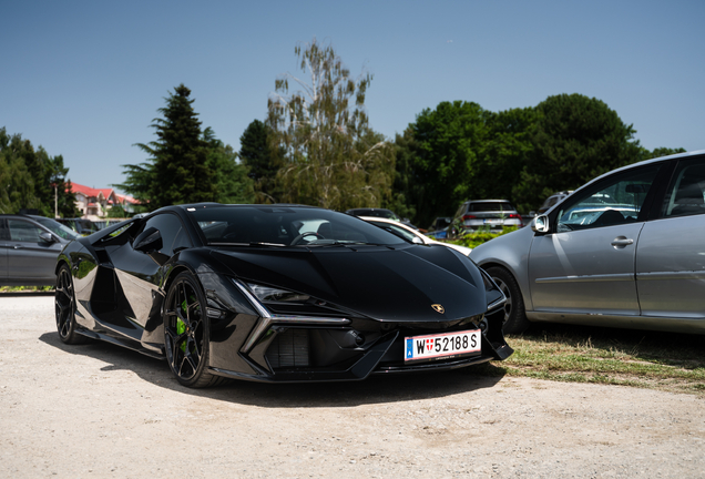 Lamborghini Revuelto