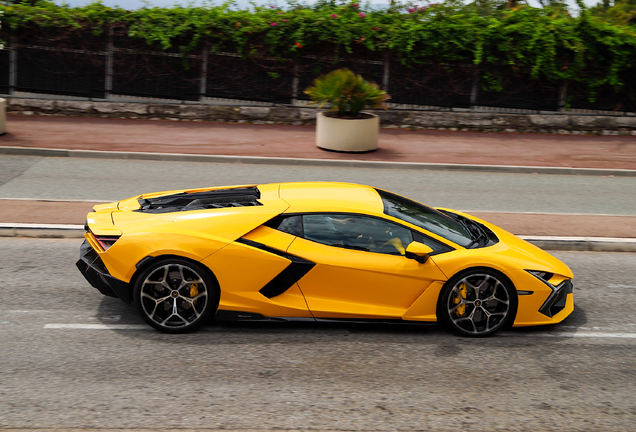 Lamborghini Revuelto