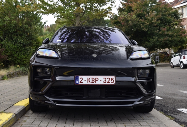 Porsche Macan EV Turbo