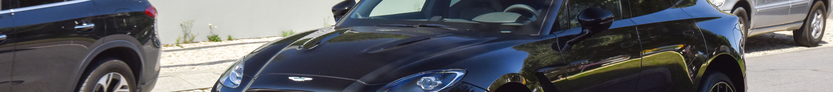 Aston Martin DBX S