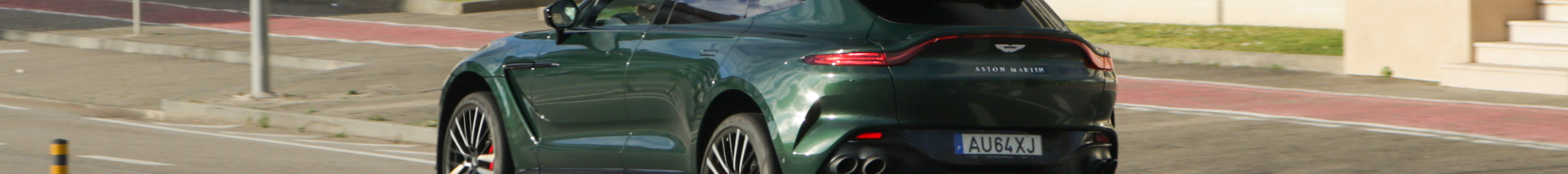 Aston Martin DBX707