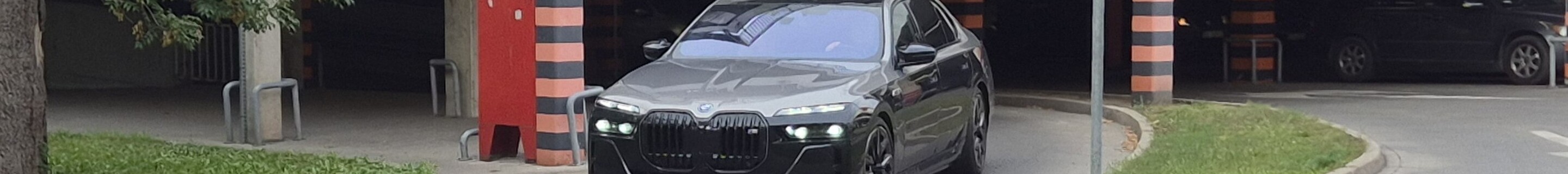 BMW M760e xDrive