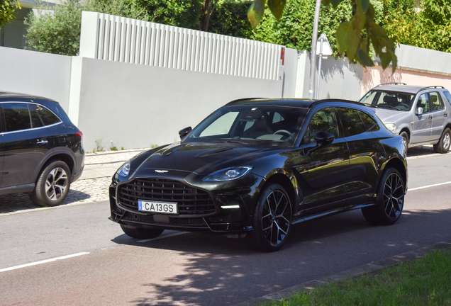 Aston Martin DBX S