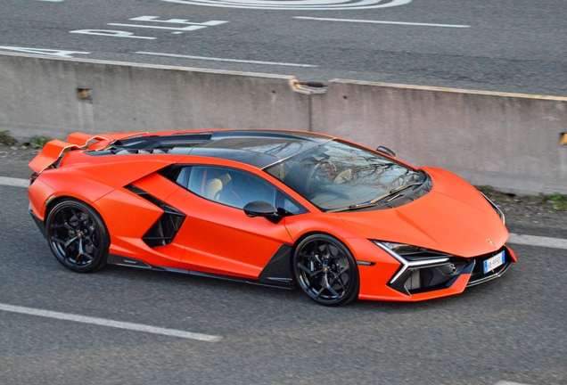 Lamborghini Revuelto