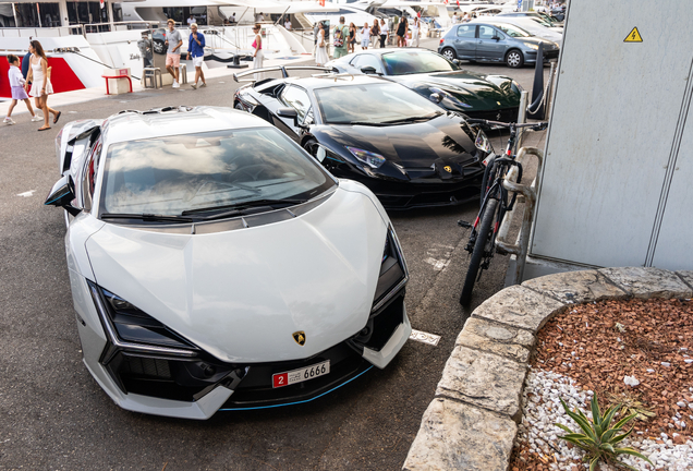 Lamborghini Revuelto