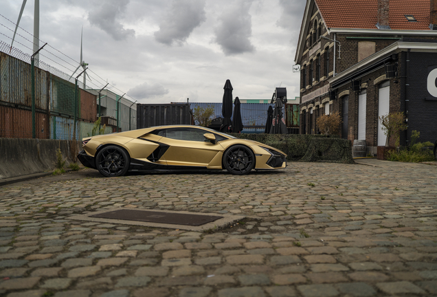 Lamborghini Revuelto