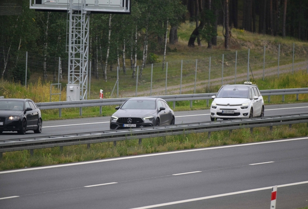 Mercedes-AMG CLA 45 S Shooting Brake X118